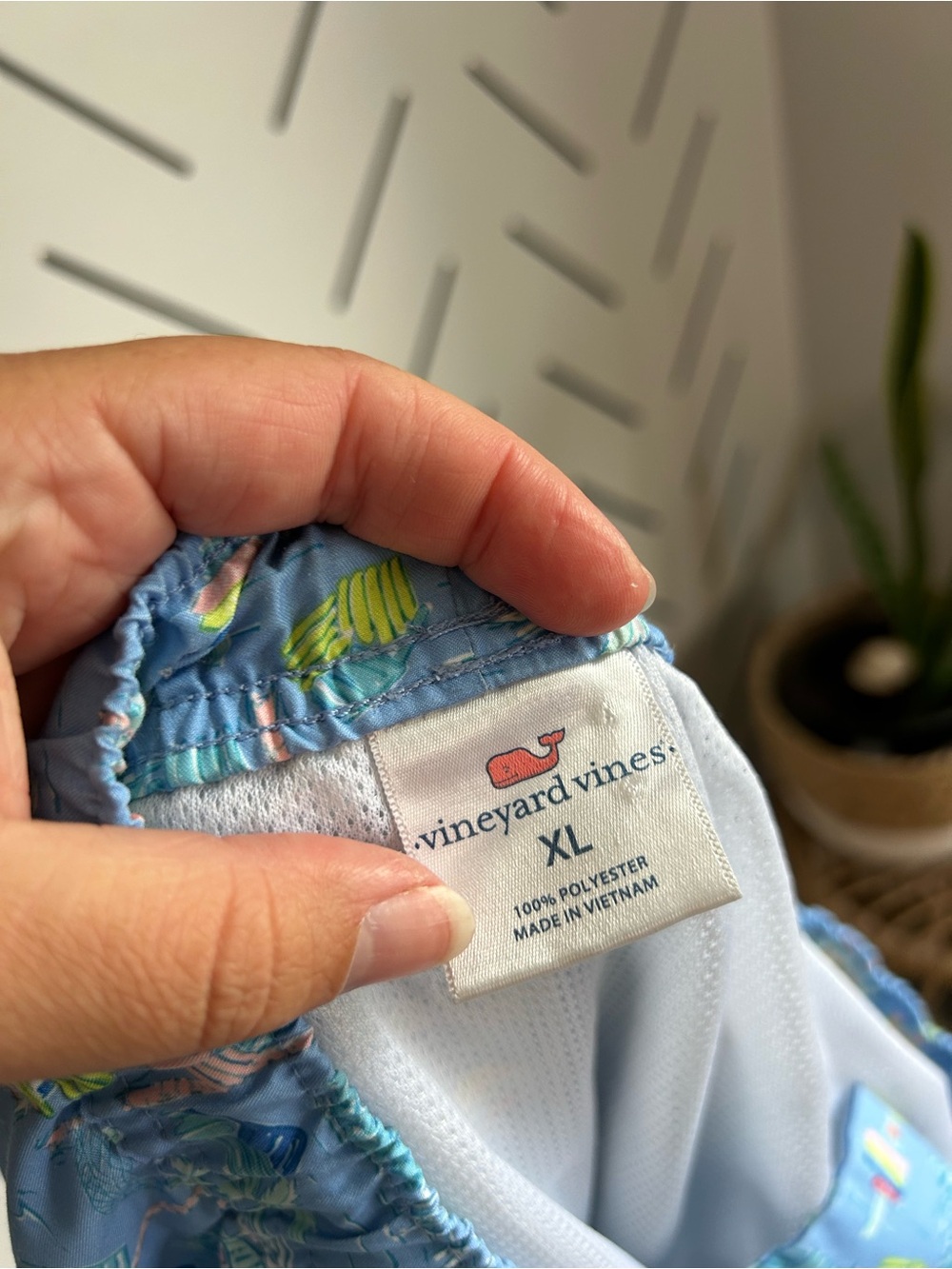 Vineyard vines men’s tropical nautical swim trucks - Picture 4 of 7